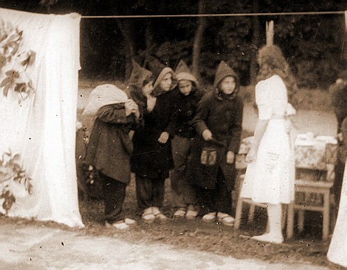 Sommer 1944, Theateraufführung am Elternbesuchstag